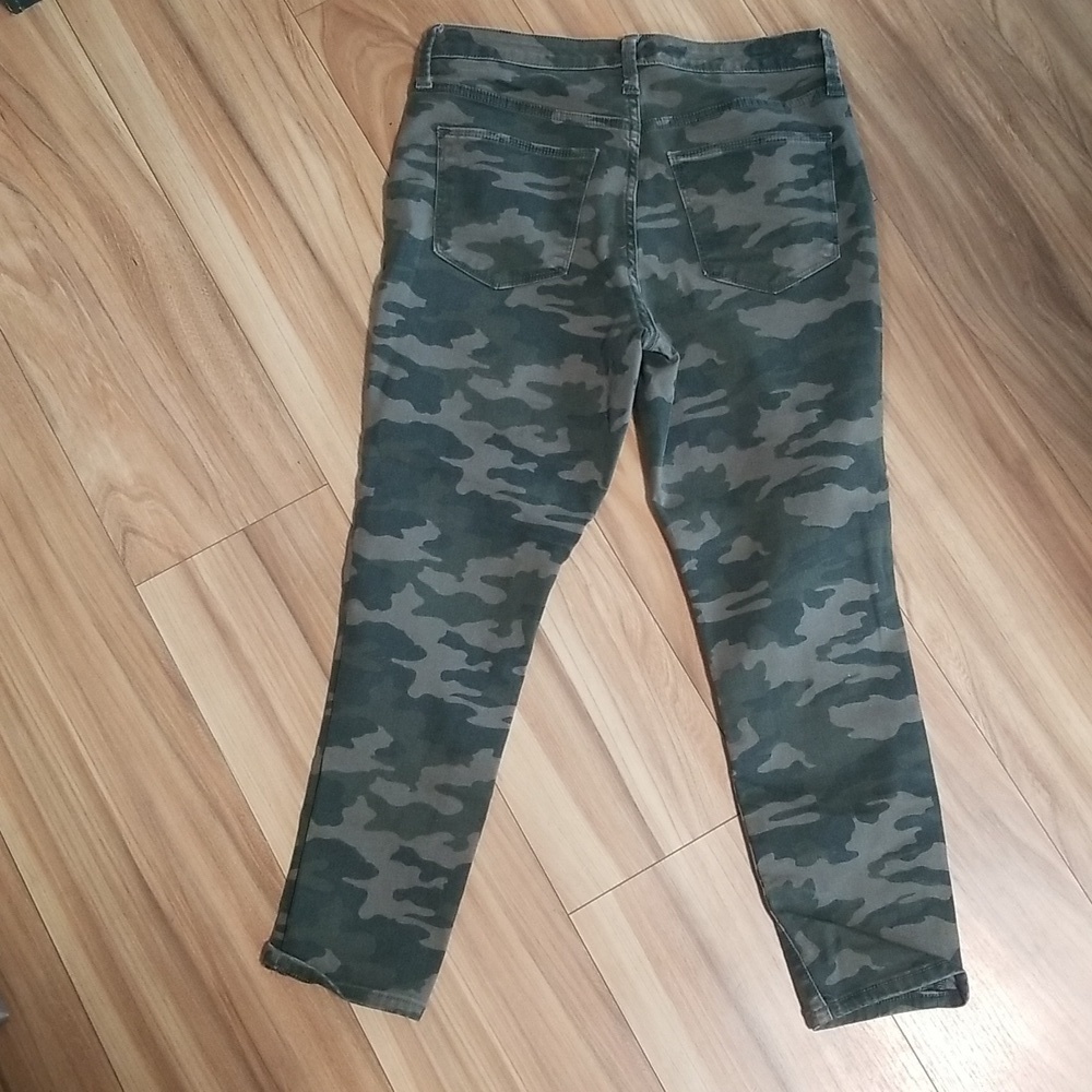 Universal Thread Camo High Rise Skinny Crop Size 10 - Picture 3 of 5